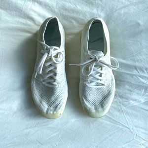 Nike women’s vapormax size 9. Great condition- only worn a couple of times.